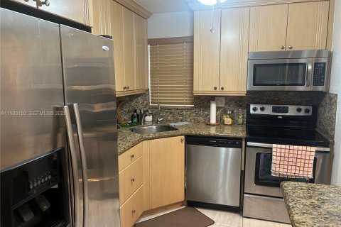 Copropriété à louer à Pembroke Pines, Floride: 1 chambre, 74.32 m2 № 2063865 - photo 10