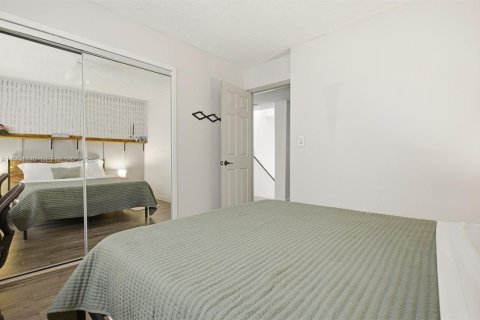Touwnhouse à vendre à Miami, Floride: 3 chambres, 147.9 m2 № 2055916 - photo 27