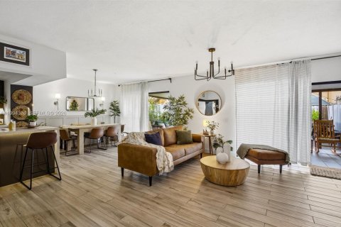 Touwnhouse à vendre à Miami, Floride: 3 chambres, 147.9 m2 № 2055916 - photo 5