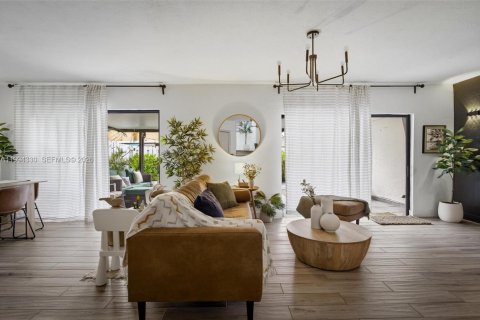 Touwnhouse à vendre à Miami, Floride: 3 chambres, 147.9 m2 № 2055916 - photo 6