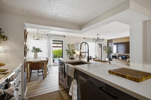 Touwnhouse à vendre à Miami, Floride: 3 chambres, 147.9 m2 № 2055916 - photo 15