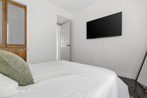 Touwnhouse à vendre à Miami, Floride: 3 chambres, 147.9 m2 № 2055916 - photo 29