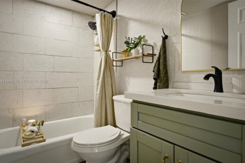 Touwnhouse à vendre à Miami, Floride: 3 chambres, 147.9 m2 № 2055916 - photo 30