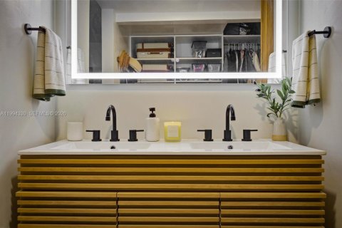 Touwnhouse à vendre à Miami, Floride: 3 chambres, 147.9 m2 № 2055916 - photo 23