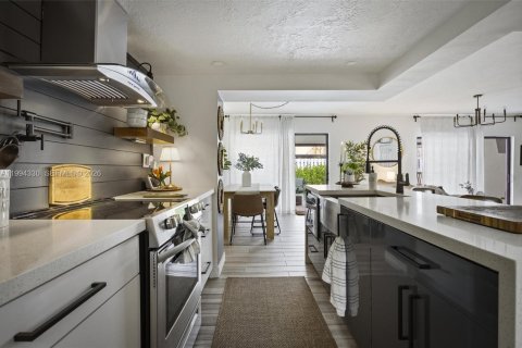Touwnhouse à vendre à Miami, Floride: 3 chambres, 147.9 m2 № 2055916 - photo 16