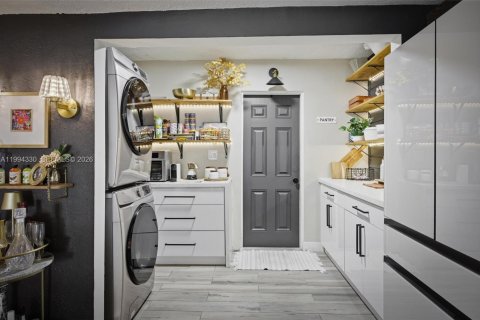 Touwnhouse à vendre à Miami, Floride: 3 chambres, 147.9 m2 № 2055916 - photo 18