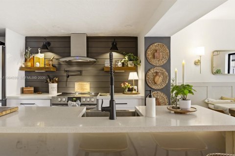 Touwnhouse à vendre à Miami, Floride: 3 chambres, 147.9 m2 № 2055916 - photo 10