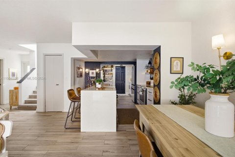 Touwnhouse à vendre à Miami, Floride: 3 chambres, 147.9 m2 № 2055916 - photo 12