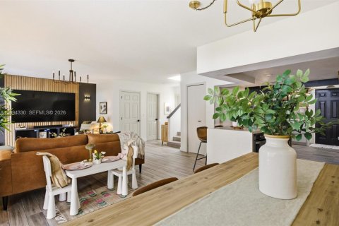 Touwnhouse à vendre à Miami, Floride: 3 chambres, 147.9 m2 № 2055916 - photo 13
