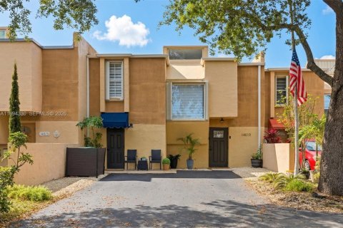 Touwnhouse à vendre à Miami, Floride: 3 chambres, 147.9 m2 № 2055916 - photo 1