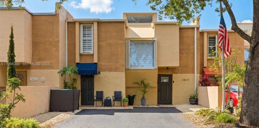 Touwnhouse à Miami, Floride 3 chambres, 147.9 m2 № 2055916