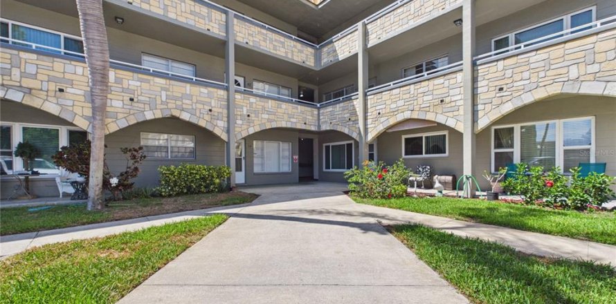 Condo in Clearwater, Florida, 2 bedrooms № 2216407