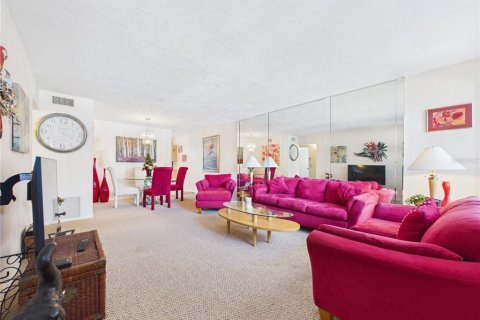 Condo in Clearwater, Florida, 2 bedrooms № 2216407 - photo 3