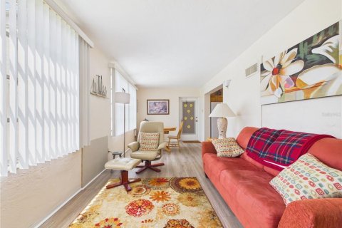 Condo in Clearwater, Florida, 2 bedrooms № 2216407 - photo 17