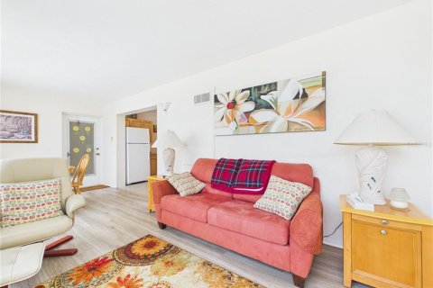 Condo in Clearwater, Florida, 2 bedrooms № 2216407 - photo 12