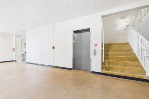 Condo in Clearwater, Florida, 2 bedrooms № 2216407 - photo 29
