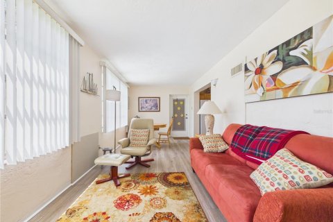Condo in Clearwater, Florida, 2 bedrooms № 2216407 - photo 11
