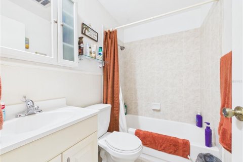 Condo in Clearwater, Florida, 2 bedrooms № 2216407 - photo 21