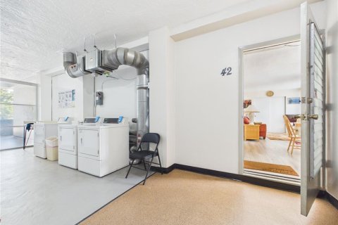 Condo in Clearwater, Florida, 2 bedrooms № 2216407 - photo 25