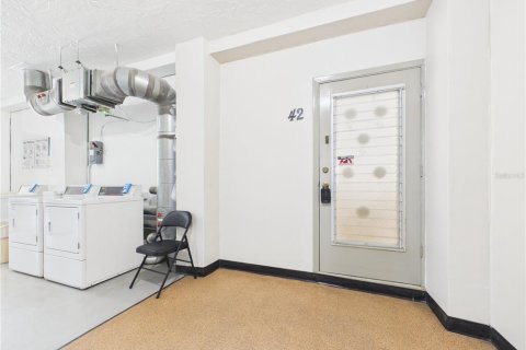 Condo in Clearwater, Florida, 2 bedrooms № 2216407 - photo 27