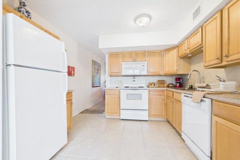 Condo in Clearwater, Florida, 2 bedrooms № 2216407 - photo 7
