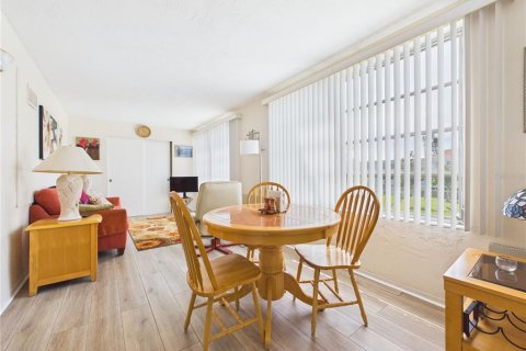 Condo in Clearwater, Florida, 2 bedrooms № 2216407 - photo 10