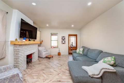 Купить виллу или дом в Майами, Флорида 2 спальни, 121.98м2, № 2051114 - фото 16