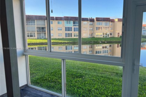 Condo in Sunrise, Florida, 1 bedroom  № 1713123 - photo 9