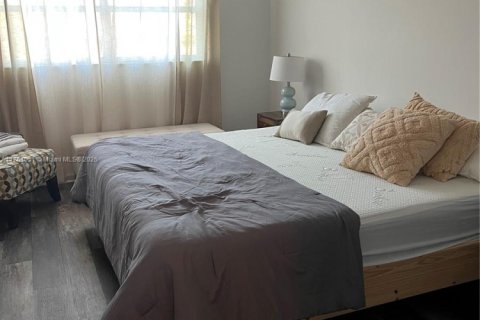 Condo in Sunrise, Florida, 1 bedroom  № 1713123 - photo 14