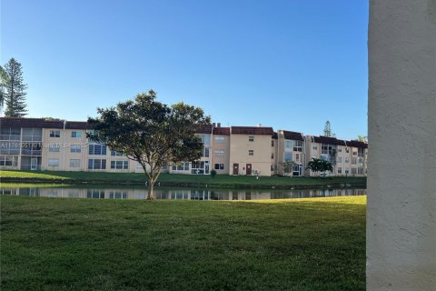 Condo in Sunrise, Florida, 1 bedroom  № 1713123 - photo 2