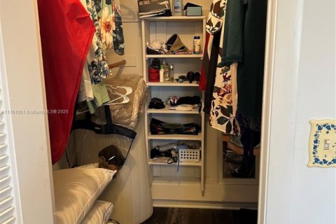 Condo in Sunrise, Florida, 1 bedroom  № 1713123 - photo 17