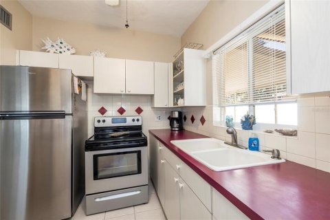 House in Saint Petersburg, Florida 2 bedrooms, 91.69 sq.m. № 1836874 - photo 10