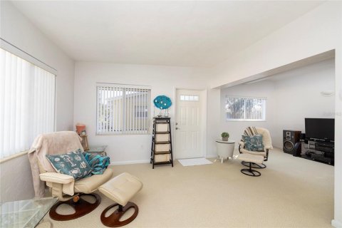 House in Saint Petersburg, Florida 2 bedrooms, 91.69 sq.m. № 1836874 - photo 7
