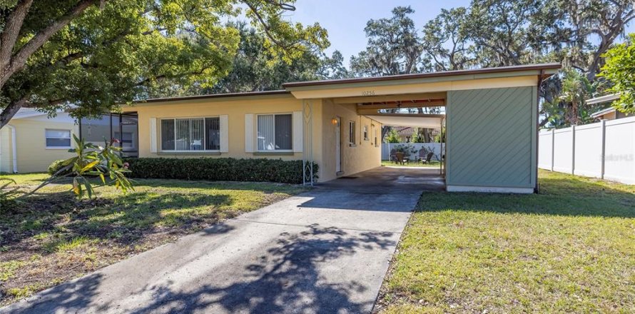 House in Saint Petersburg, Florida 2 bedrooms, 91.69 sq.m. № 1836874