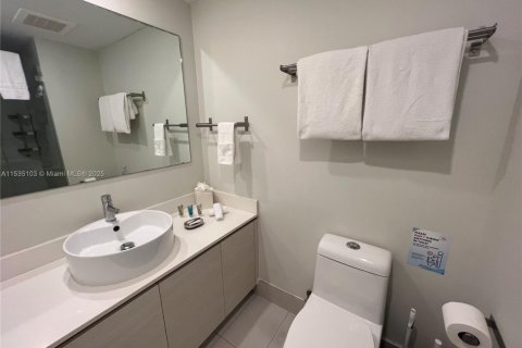 Condo in Hallandale Beach, Florida, 2 bedrooms  № 2089125 - photo 24