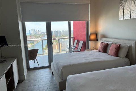 Condo in Hallandale Beach, Florida, 2 bedrooms  № 2089125 - photo 21