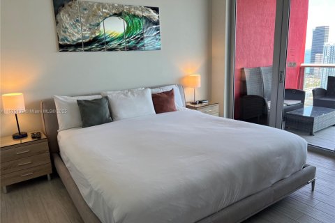 Condo in Hallandale Beach, Florida, 2 bedrooms  № 2089125 - photo 28
