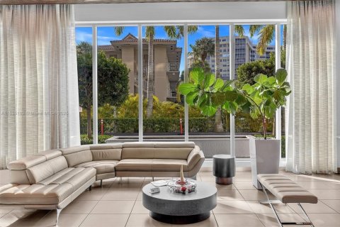 Condo in Hallandale Beach, Florida, 2 bedrooms  № 2089125 - photo 12
