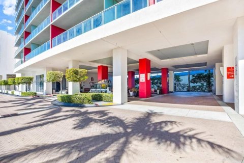 Condo in Hallandale Beach, Florida, 2 bedrooms  № 2089125 - photo 14