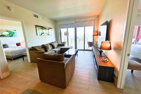 Condo in Hallandale Beach, Florida, 2 bedrooms  № 2089125 - photo 18