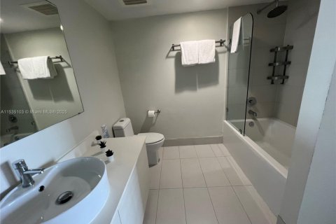 Condo in Hallandale Beach, Florida, 2 bedrooms  № 2089125 - photo 30