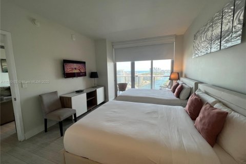 Condo in Hallandale Beach, Florida, 2 bedrooms  № 2089125 - photo 22