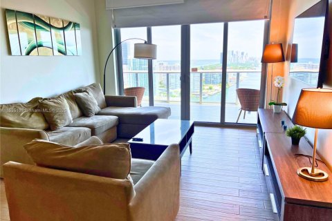 Condo in Hallandale Beach, Florida, 2 bedrooms  № 2089125 - photo 17