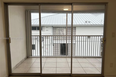 Condominio en alquiler en Key Biscayne, Florida, 1 dormitorio, 77.39 m2 № 2008362 - foto 3