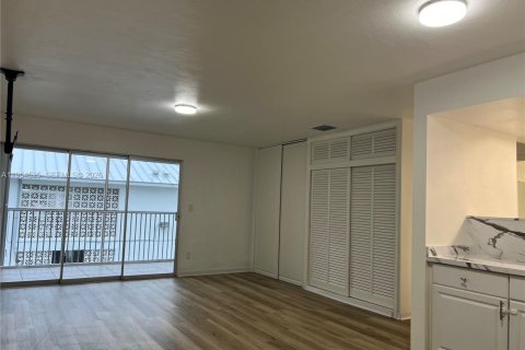 Condo in Key Biscayne, Florida, 1 bedroom  № 2008362