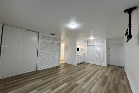 Condominio en alquiler en Key Biscayne, Florida, 1 dormitorio, 77.39 m2 № 2008362 - foto 2