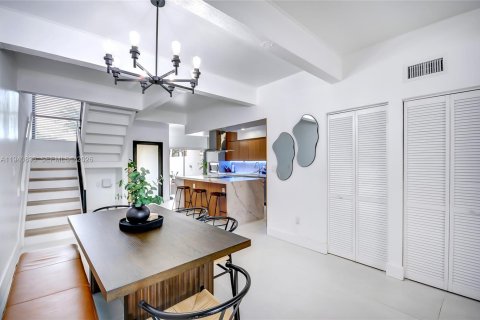 Townhouse in Miami, Florida 3 bedrooms, 156.08 sq.m. № 2003356 - photo 8
