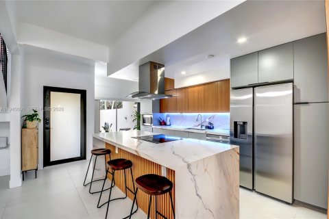 Townhouse in Miami, Florida 3 bedrooms, 156.08 sq.m. № 2003356 - photo 2