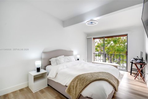 Townhouse in Miami, Florida 3 bedrooms, 156.08 sq.m. № 2003356 - photo 16