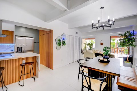 Townhouse in Miami, Florida 3 bedrooms, 156.08 sq.m. № 2003356 - photo 4